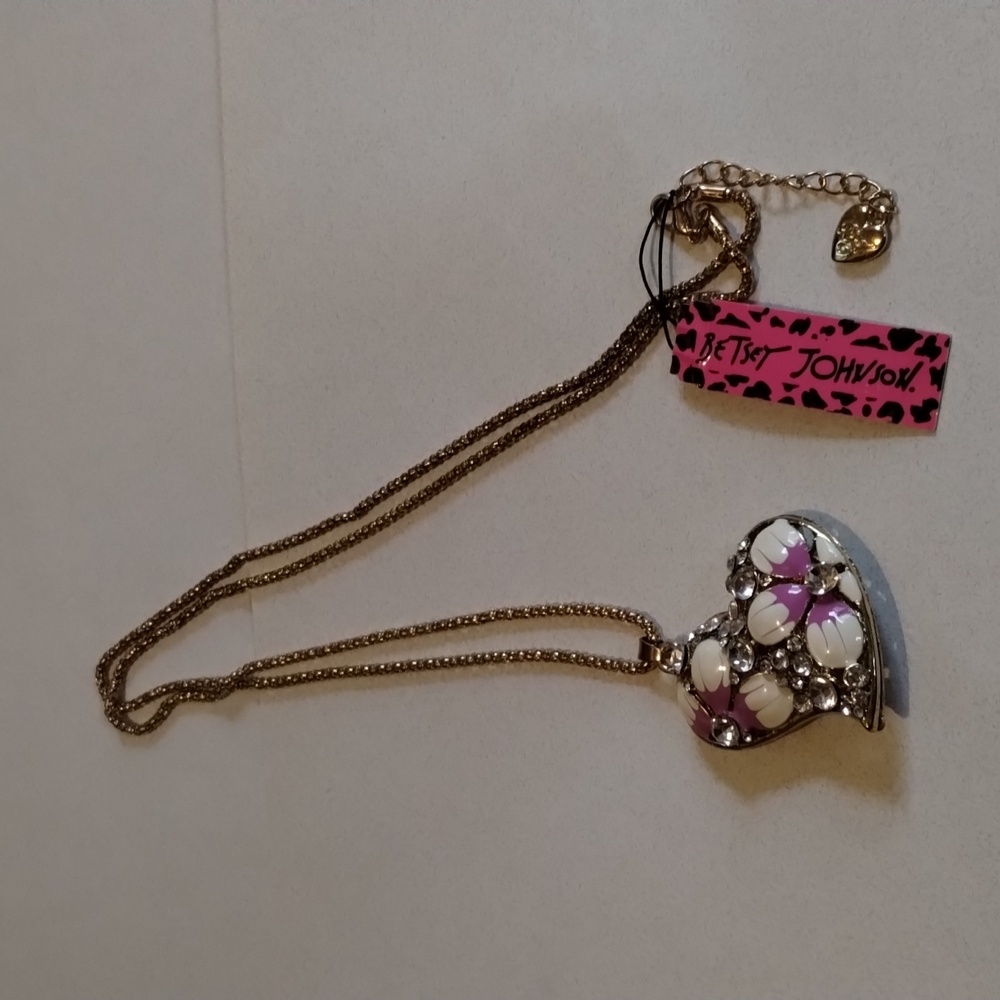 Betsey Puffed Heart Necklace! - Picture 3 of 7